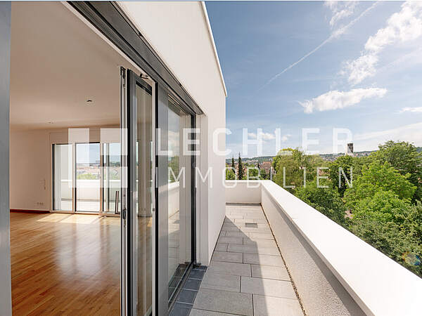 &Uuml;BER DEN D&Auml;CHERN VON VAIHINGEN &ndash; GROSSZ&Uuml;GIGESPENTHOUSE MIT ZWEI DACHTERRASSEN